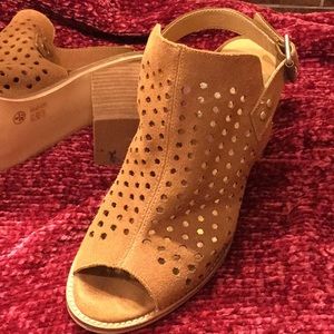 Tan suede open toe shoe size 8